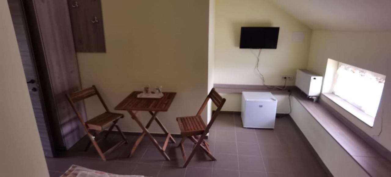 Pensiune si Cazare la Mitza Giarmata Exterior foto